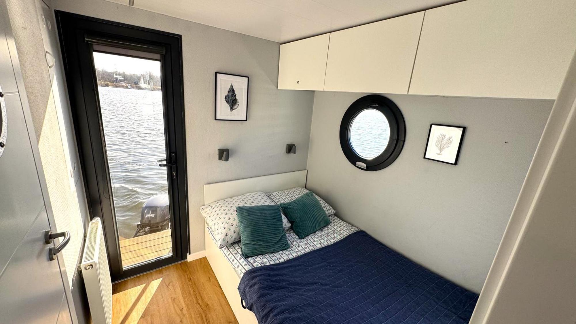 Апартаменты Houseboat Water Boy Apartament Plywajacy Dom Na Wodzie Lodz Вроцлав Экстерьер фото