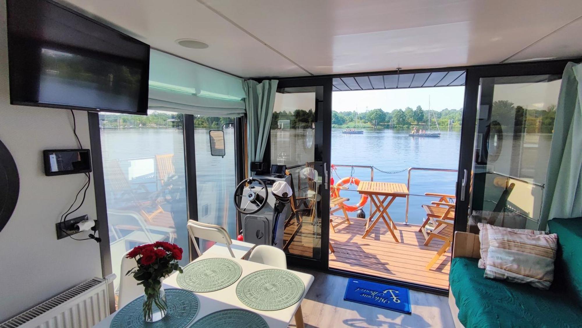 Апартаменты Houseboat Water Boy Apartament Plywajacy Dom Na Wodzie Lodz Вроцлав Экстерьер фото