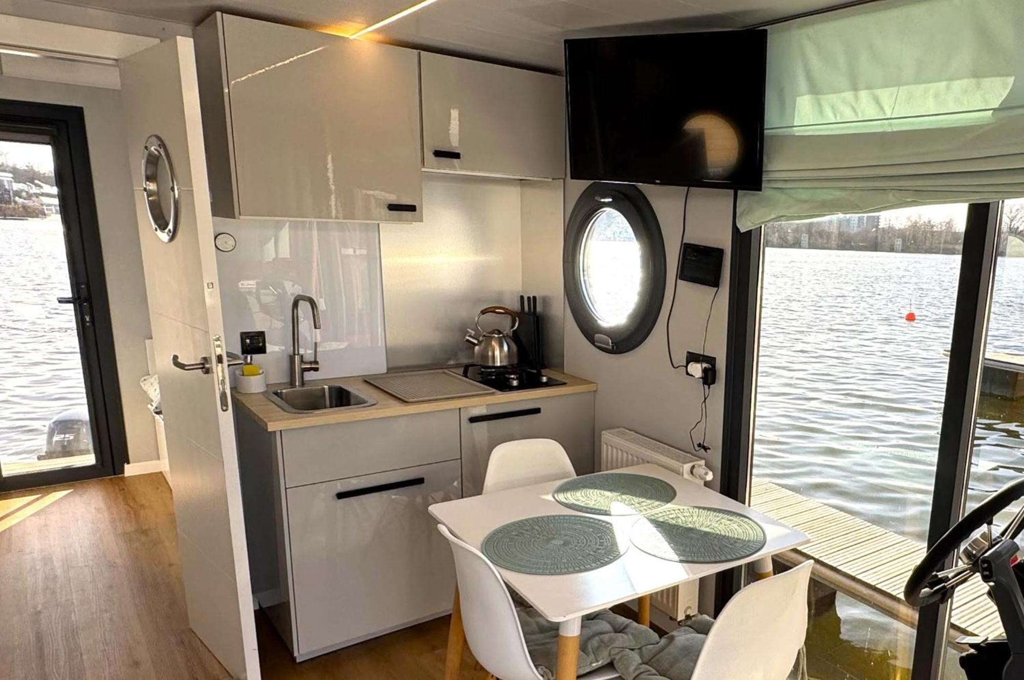 Апартаменты Houseboat Water Boy Apartament Plywajacy Dom Na Wodzie Lodz Вроцлав Экстерьер фото